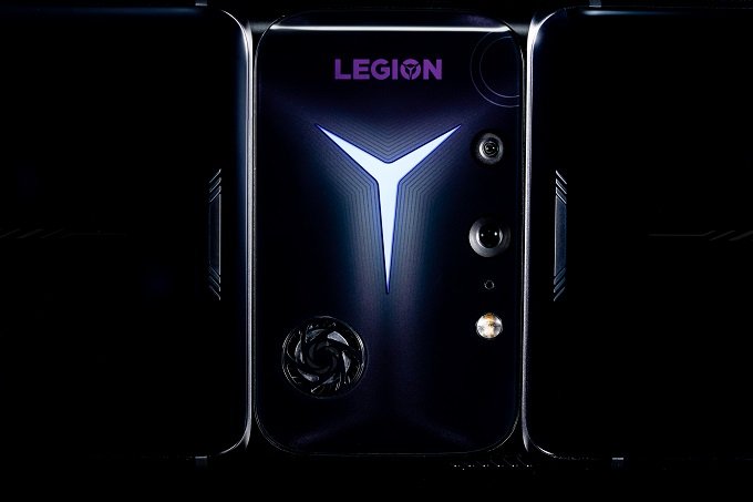  Logo Legion ở đằng sau cũng được tích hợp đèn LED RGB 