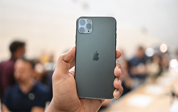 Kinh phí 15 triệu đồng, nên mua iPhone gì thán1g 4 này? iPhone 11 hay 12