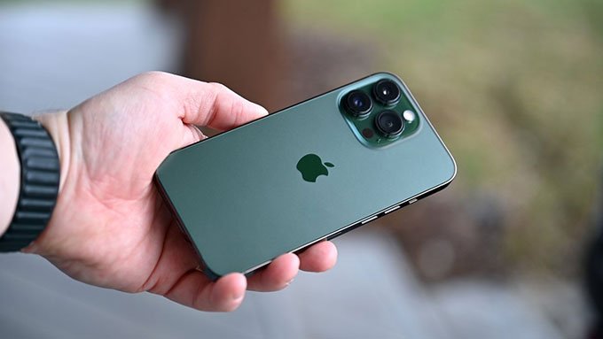 Tổng hợp những lần iPhone và flagship Samsung giống nhau về màu sắc xanh lá non