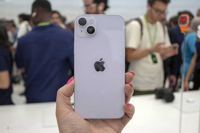 2022: iPhone 14 Plus Purple vs Galaxy Z Flip 4 Bora Purple