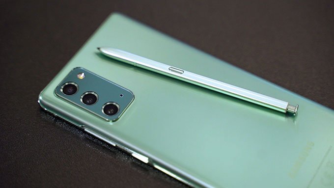 Tổng hợp những lần iPhone và flagship Samsung giống nhau về màu sắc dương lá