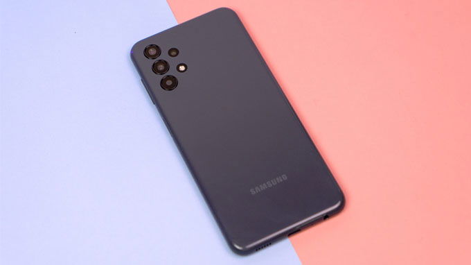 Galaxy A13 với thiết kế 4 ống kính phía sau