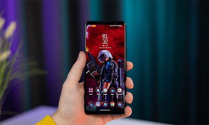 Điện thoại chơi game ROG Phone 7 Ultimate được trang bị tấm nền AMOLED 6,78 inch