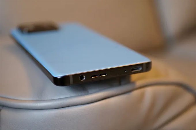 Trên Asus ZenFone 11 Ultra đi kèm với bộ nhớ trong  256GB hoặc 512GB 
