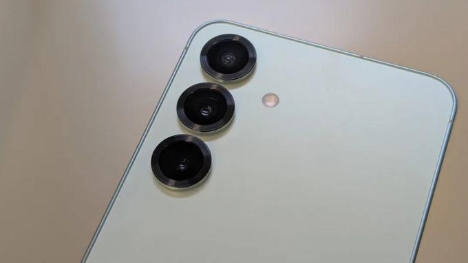 Camera luôn là yếu tố được người dùng quan tâm hàng đầu khi So sánh Galaxy S25 và iPhone 16 