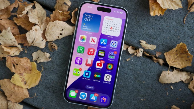 iPhone 16 trang bị màn hình 6.1 inch Super Retina XDR OLED sắc nét hơn với mật độ điểm ảnh 460ppi (2556 x 1179