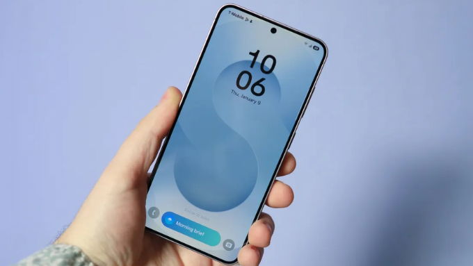 Galaxy S25 tỏ ra khá nổi bật với tấm nền Dynamic AMOLED 2X kích thước 6.2 inch