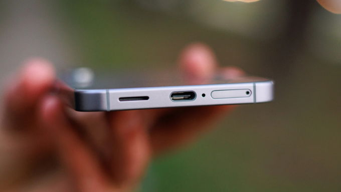 Galaxy S25 mang đến viên pin 4.000mAh, đáp ứng tốt nhu cầu sử dụng trong một ngày đối với người dùng phổ thông.