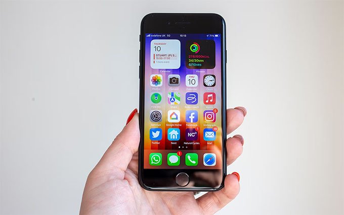 iPhone SE 2022 - iPhone nhỏ gọn tốt nhất