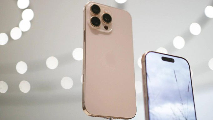 Đánh giá iPhone 16 Pro Max về pin sạc