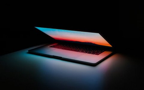 Người dùng có nên để MacBook thời gian dài không tắt máy?