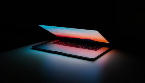 Người dùng có nên để MacBook thời gian dài không tắt máy?