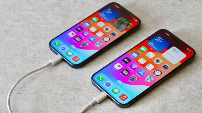 Cách chia sẻ pin trên iPhone sang iPhone khác