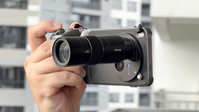 Vivo X300 Pro còn được trang bị phụ kiện ống kính rời 2.35x