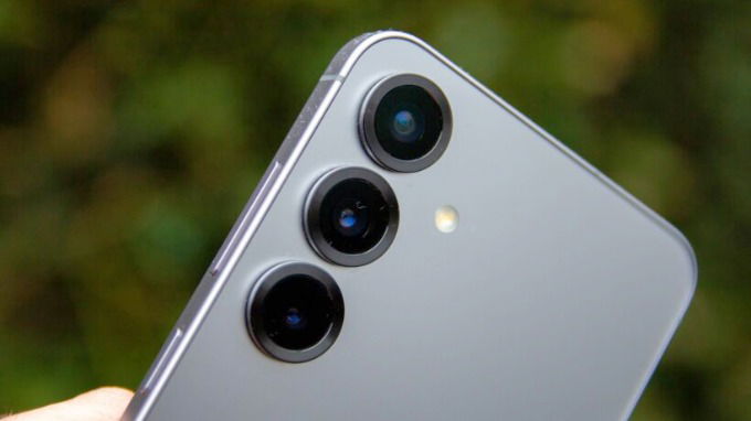 Galaxy S25 được trang bị cụm ba ống kính