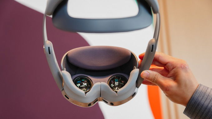 Ống kính pancake được bọc lớp vải mềm