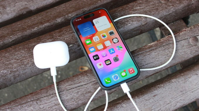 Cơ chế hoạt động của tính năng chia sẻ pin iPhone