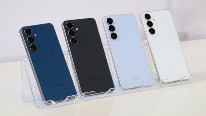 Galaxy S25 FE đem đến bốn tùy chọn: Xanh Haze, Đen Smoke, Xanh Navy và Trắng Snow