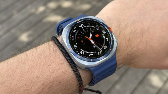 Đánh giá Galaxy Watch Ultra 2025 về màn hình