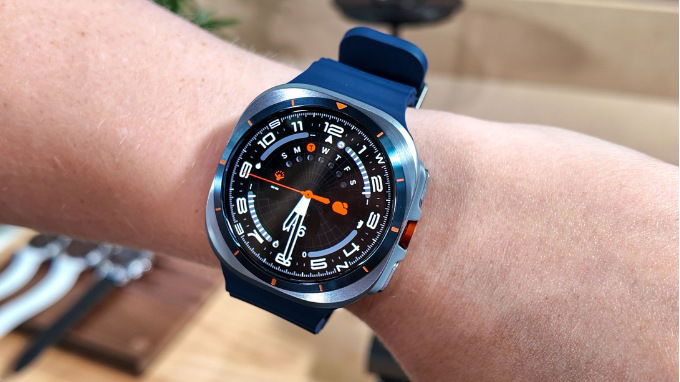 Đánh giá Galaxy Watch Ultra 2025 về thiết kế