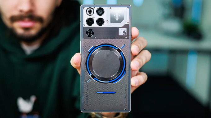 Red Magic 11 Pro không chạy theo xu hướng bo tròn mềm mại