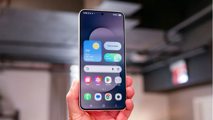 Máy được trang bị màn hình Dynamic AMOLED 2X kích thước 6.7 inch