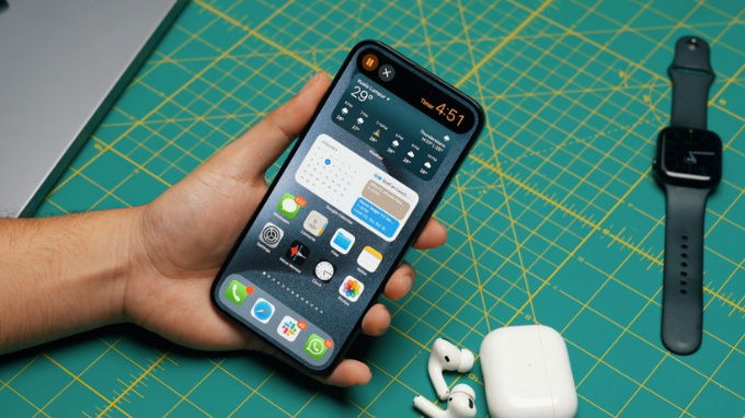 Dung lượng pin iPhone 15 Pro Max dùng trong bao lâu?