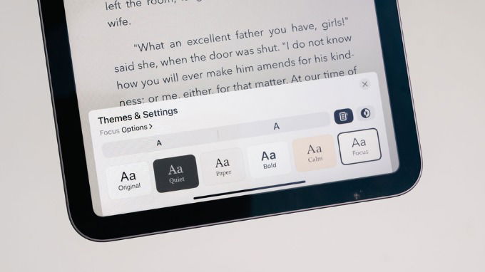 Ebook cho phép người dùng điều chỉnh cỡ chữ, kiểu chữ, độ sáng màn hình