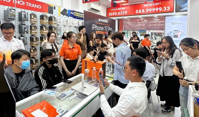 Rộn ràng không khí mở bán iPhone 17 tại XTmobile: Thu hút nhiều KOL, KOC ghé thăm!