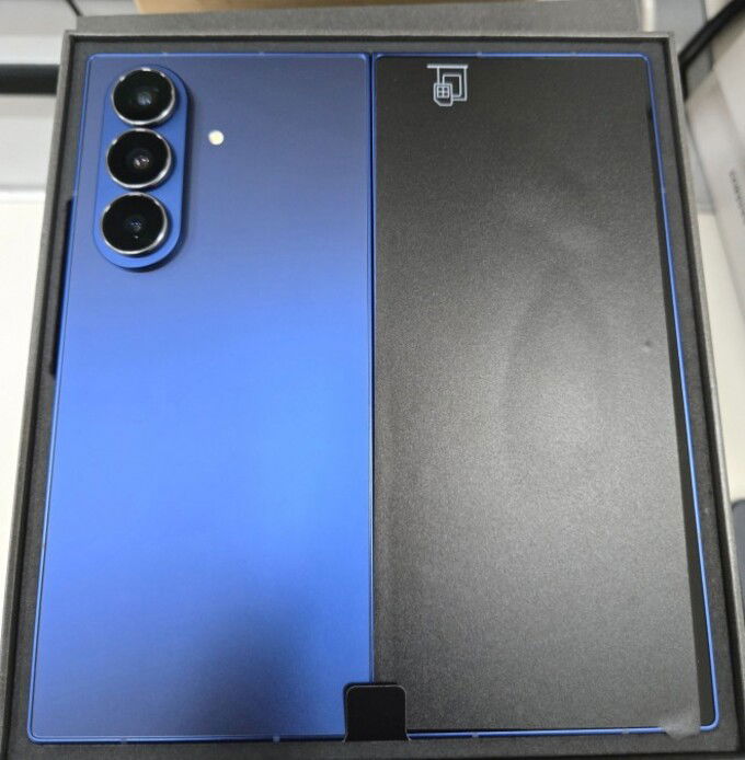 Samsung Galaxy Z Fold 7 lộ diện qua hình ảnh thực tế
