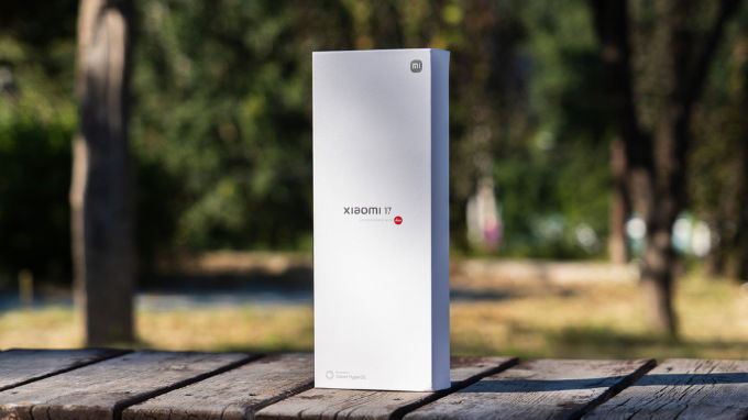 Hộp đựng Xiaomi 17 có tông màu trắng chủ đạo