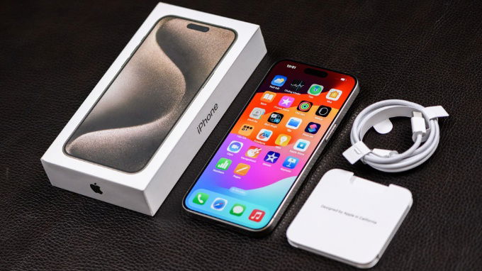 Mỗi chiếc iPhone 15 đều đi kèm một cáp sạc USB-C trong hộp