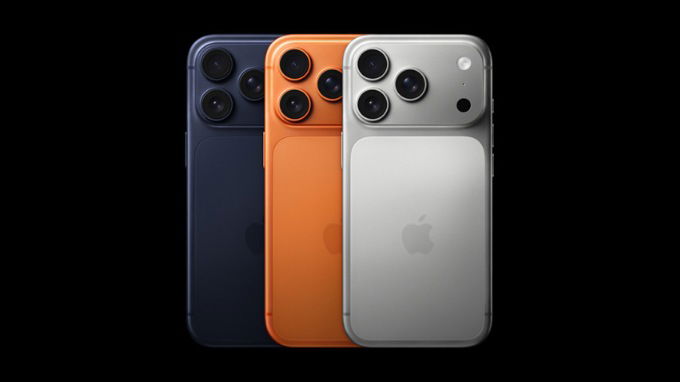 iPhone 17 Pro Max có 3 màu chính thức, bao gồm Bạc (Silver), Cam Vũ Trụ (Cosmic Orange) và Xanh đậm (Deep Blue)