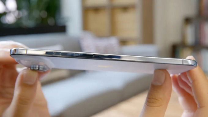 Apple giải thích rằng việc loại bỏ loa kép nhằm đạt được độ mỏng chỉ 5.6mm