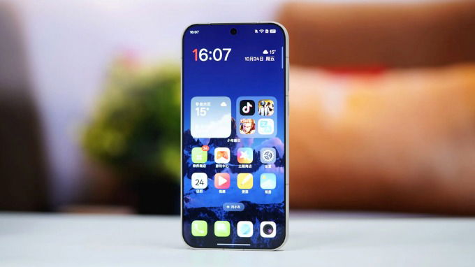 OnePlus 15 được trang bị màn hình LTPO AMOLED 6.78 inch