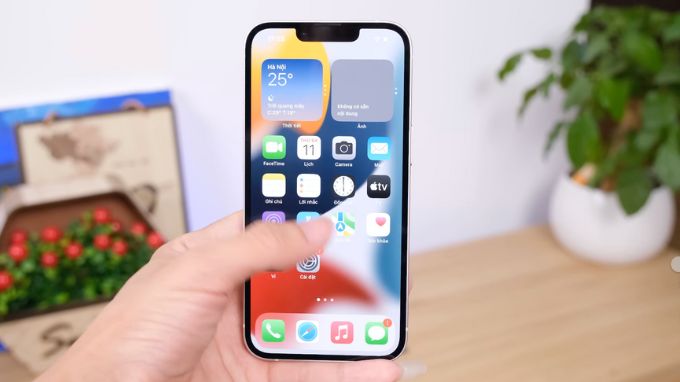 Màn hình iPhone 13 
