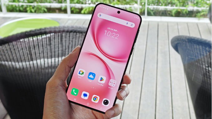 Vivo X200 FE sở hữu màn hình AMOLED 6.31 inch với độ phân giải 1.5K