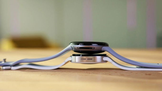 So sánh Pixel Watch 4 và Apple Watch Series 11 về thiết kế