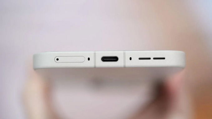 OnePlus vừa có viên pin lớn hơn, vừa sạc nhanh hơn iPhone 17 Pro Max