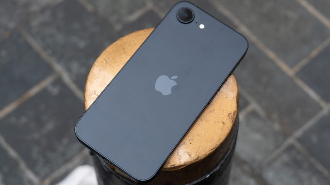 iPhone 16e