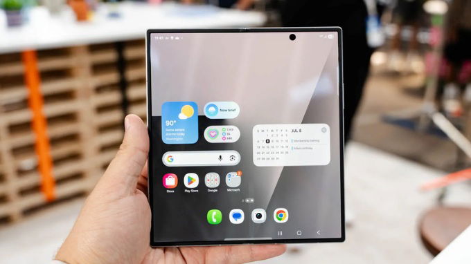 Galaxy Z Fold 7 được trang bị màn hình mới