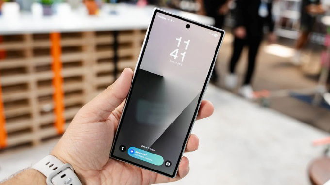Galaxy Z Fold 7 được trang bị màn hình mới