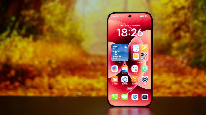 Mặt trước của Xiaomi 17 là màn hình LTPO OLED 6.3 inch