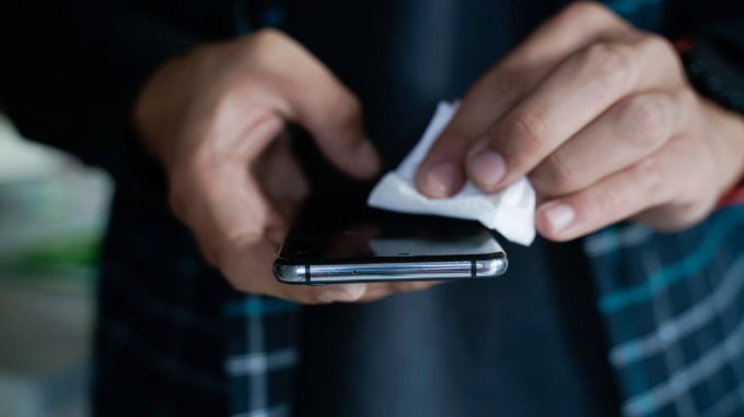 Vệ sinh vị trí cảm biến vân tay