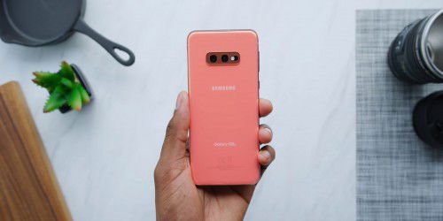 So sánh Galaxy S10e và Huawei P30 Lite: Thiết bị nào đáng mua?