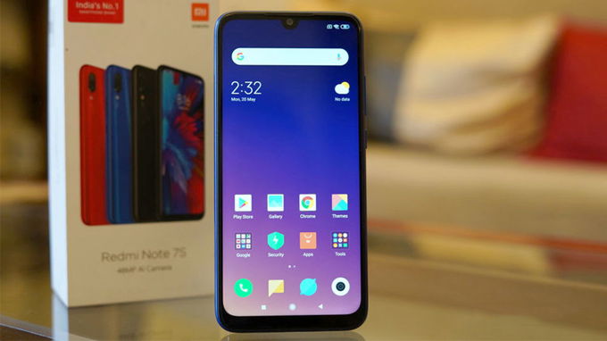  thiết kế trên Redmi Note 7s không có gì khác biệt so với 2 phiên bản còn lại