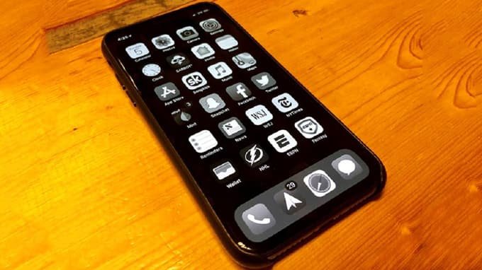 Thay đổi màn hình tối màu cho iPhone X để tiết kiệm pin 