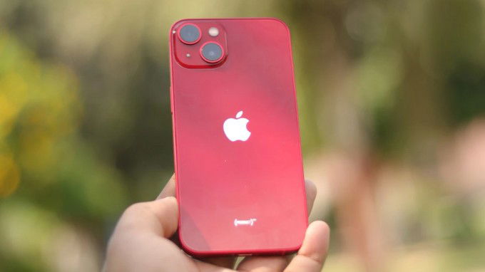 iPhone 13 màu đỏ