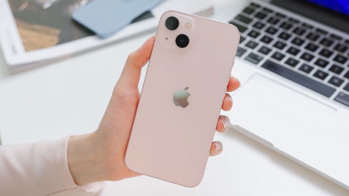 iPhone 13 màu hồng