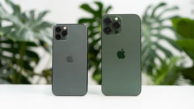 iPhone 13 Pro Max màu xanh lá ngả xanh nhiều hơn iPhone 11 Pro